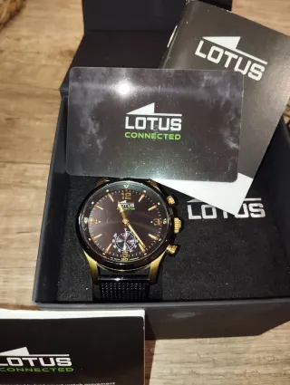 Reloj Lotus Connected Negro y Dorado