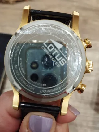Reloj Lotus Connected Negro y Dorado