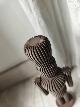 Schiaccianoci di colore marrone