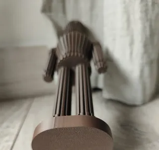 Schiaccianoci di colore marrone