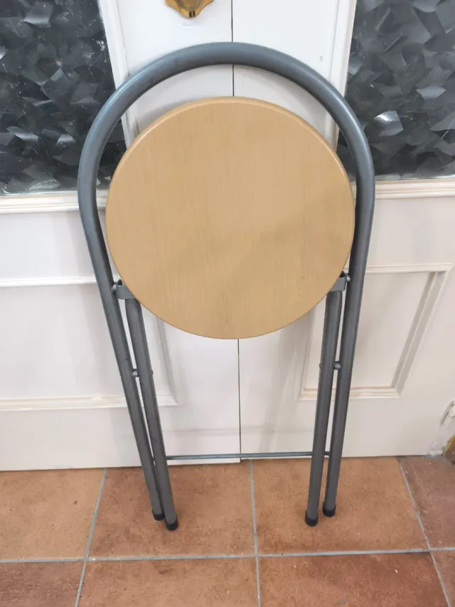 2 Sgabelli Pieghevoli in Metallo e Legno