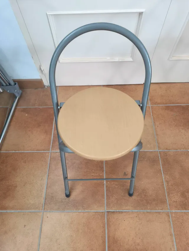 2 Sgabelli Pieghevoli in Metallo e Legno