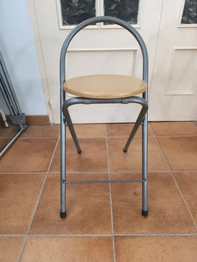 2 Sgabelli Pieghevoli in Metallo e Legno