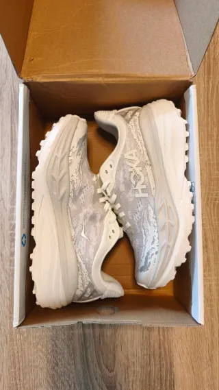 Hoka Bambas Montaña Gris/Blanco