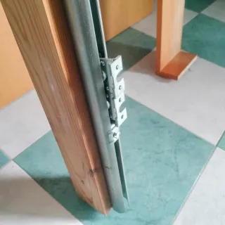 Puerta corredera maciza con cristal