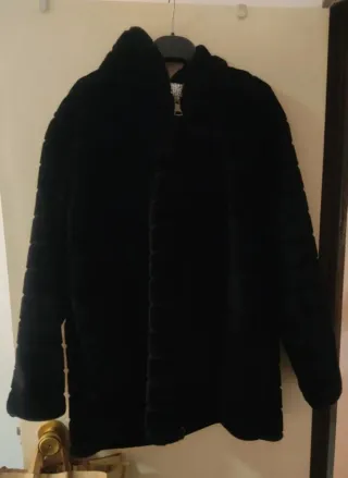 Chaqueta de pelo negra