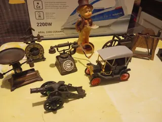 Colección sacapuntas metal figuras antiguas