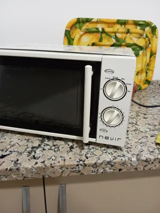 Microondas Nevir Blanco