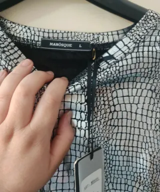 Camiseta plateada efecto piel de cocodrilo