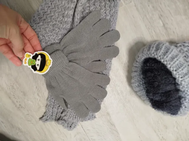 Conjunto gorro, bufanda y guantes bebé gris
