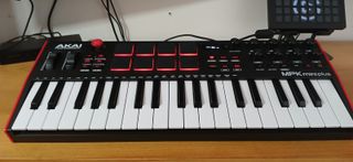 Teclado MIDI Akai MPK mini Plus