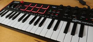 Teclado MIDI Akai MPK mini Plus