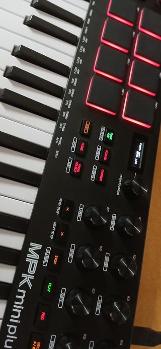 Teclado MIDI Akai MPK mini Plus