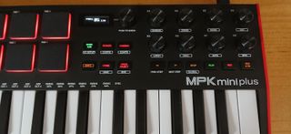 Teclado MIDI Akai MPK mini Plus