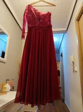 Vestido de fiesta color vino