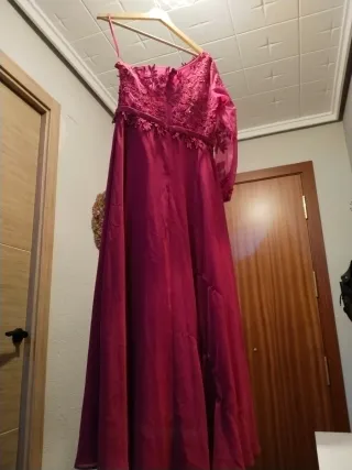 Vestido de fiesta color vino