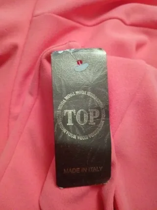 Vestido coral con volante y detalle blanco