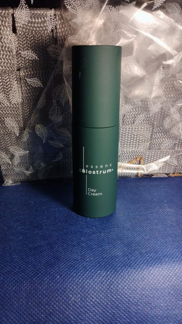 Creme Facial Dia Calostro Essens