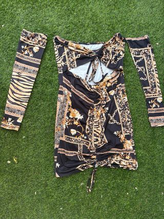 Vestido Mini Cut-Out Estampado con Mangas