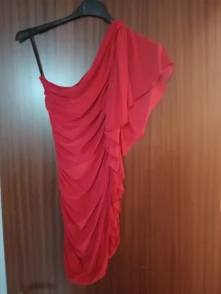 Vestido rojo elegante asimétrico