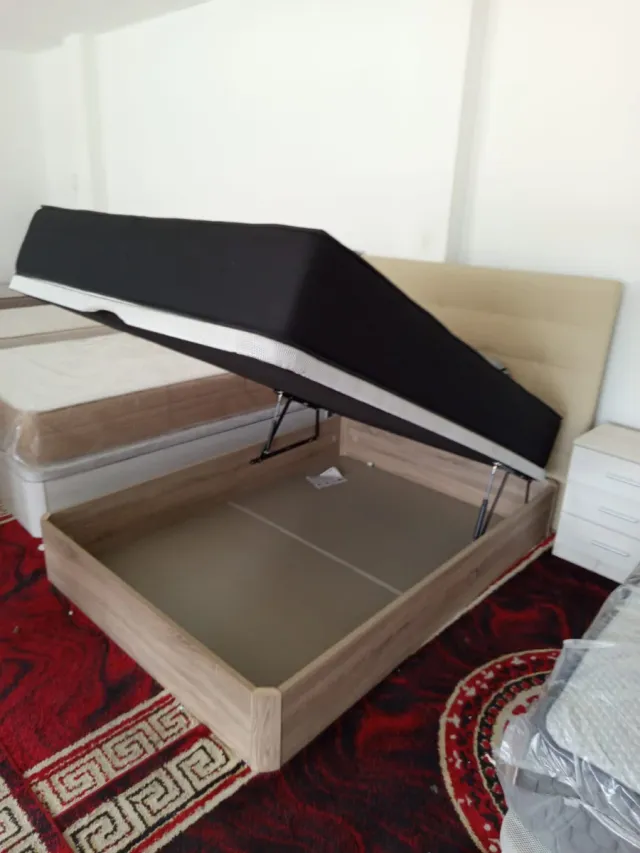 Divano a ribalta in legno e tessuto