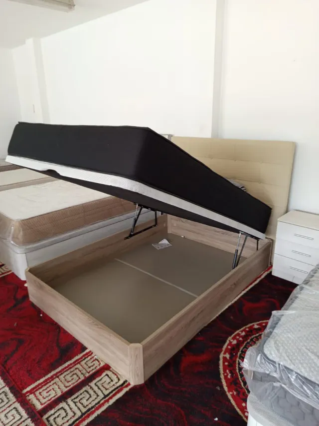 Divano a ribalta in legno e tessuto