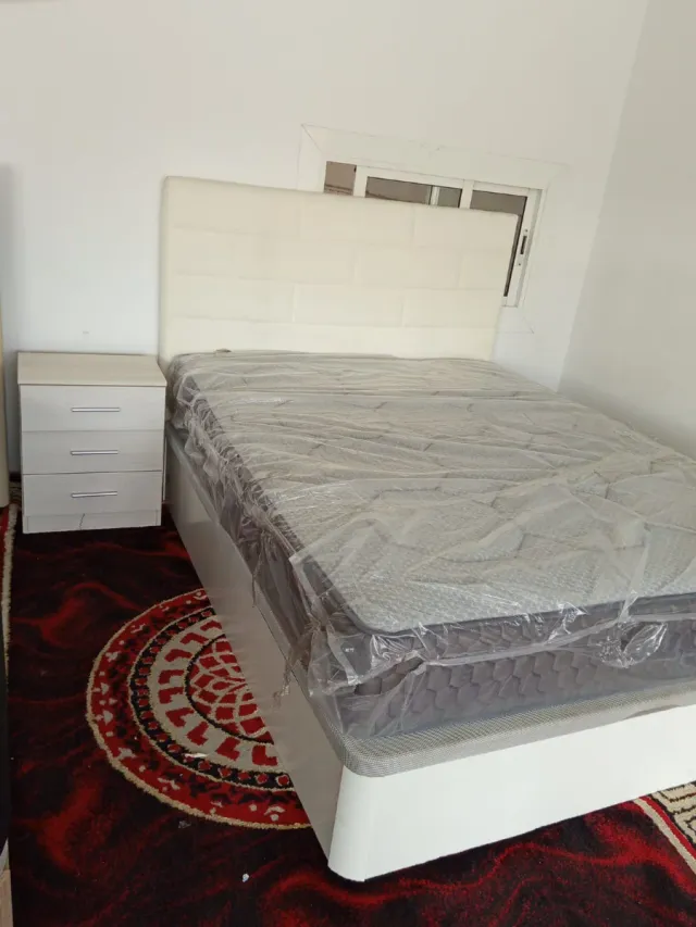 Divano a ribalta in legno e tessuto