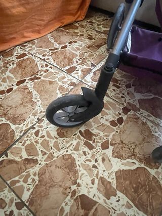 Cochecito de muñecas rosa y morado