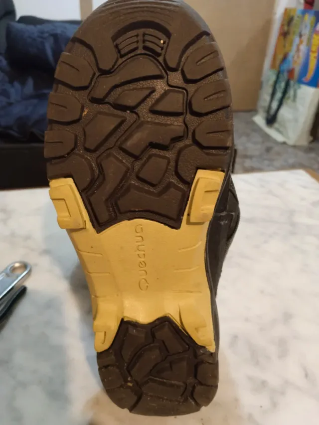 Botas de nieve Quechua negras y grises