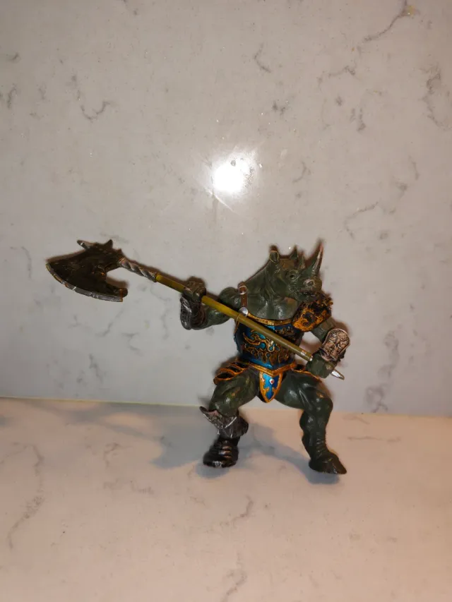 Figura Rinoceronte Mutante Papo