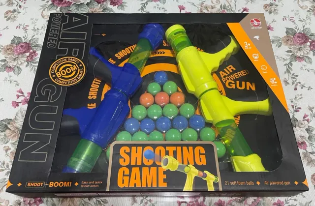 Pistola de aire con bolas de espuma