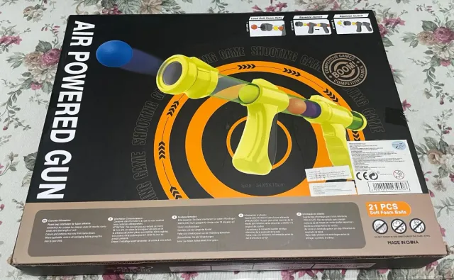 Pistola de aire con bolas de espuma