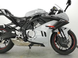 CFMOTO 675 SR-R 2025 1299 kms.