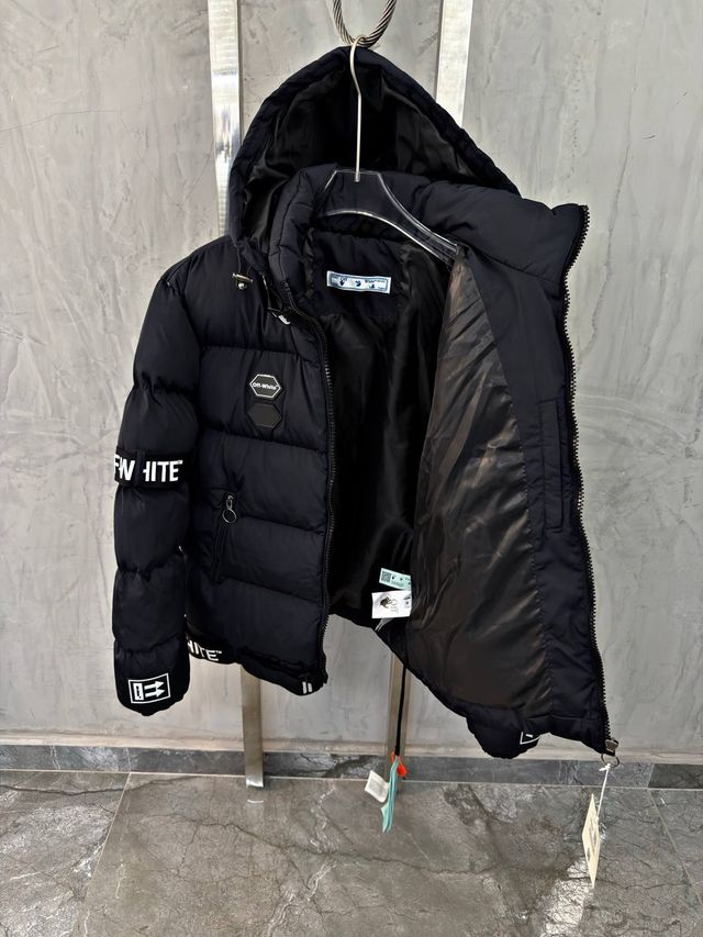 Abrigo Off-White Edición Limitada Negro