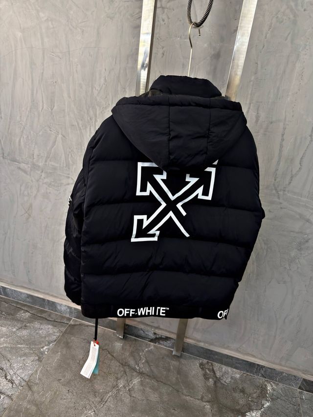 Abrigo Off-White Edición Limitada Negro