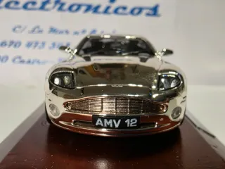 Aston Martin V12 Vanquish 1/43