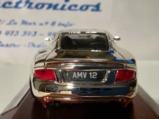 Aston Martin V12 Vanquish 1/43