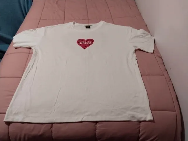 Camiseta Nirvana Corazón Amapolas Pull&Bear XL