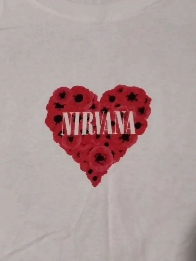 Camiseta Nirvana Corazón Amapolas Pull&Bear XL