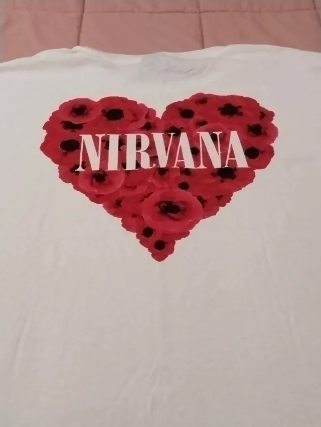 Camiseta Nirvana Corazón Amapolas Pull&Bear XL