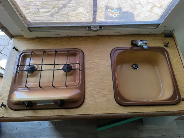 Cucina camper: Fornelli e lavandino