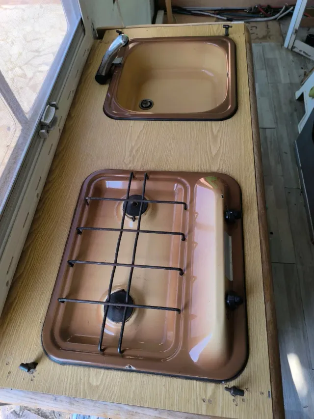 Cucina camper: Fornelli e lavandino