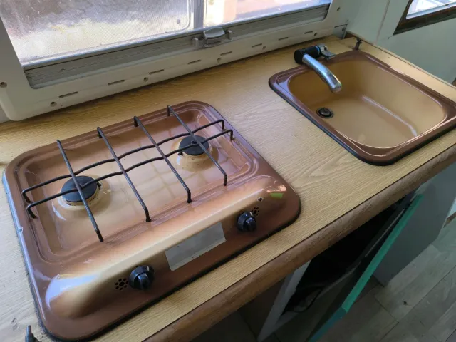 Cucina camper: Fornelli e lavandino