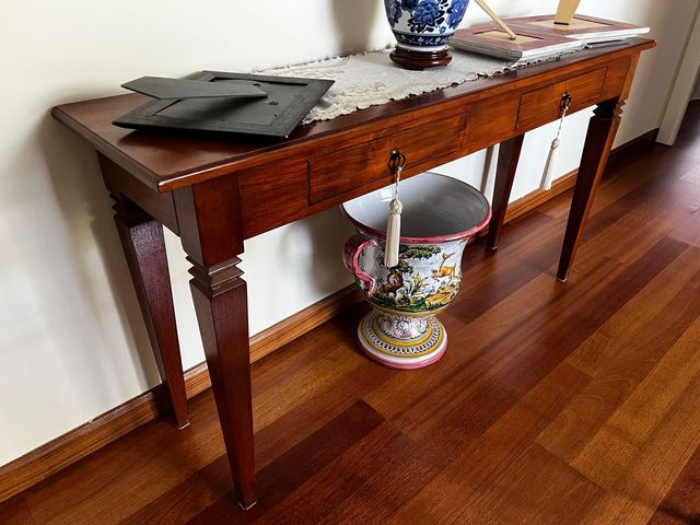 Consola madera maciza clásica