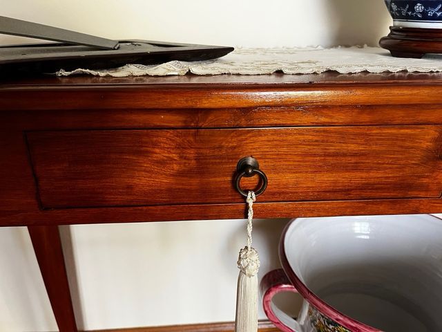 Consola madera maciza clásica