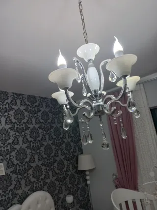 Lampadario argento e bianco con pendenti