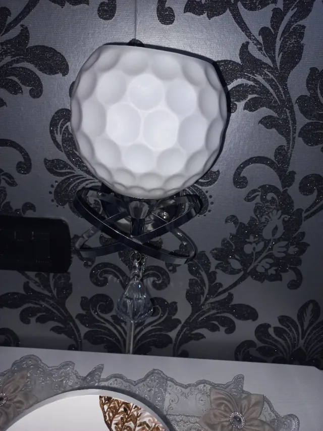 Lampadario argento e bianco con pendenti