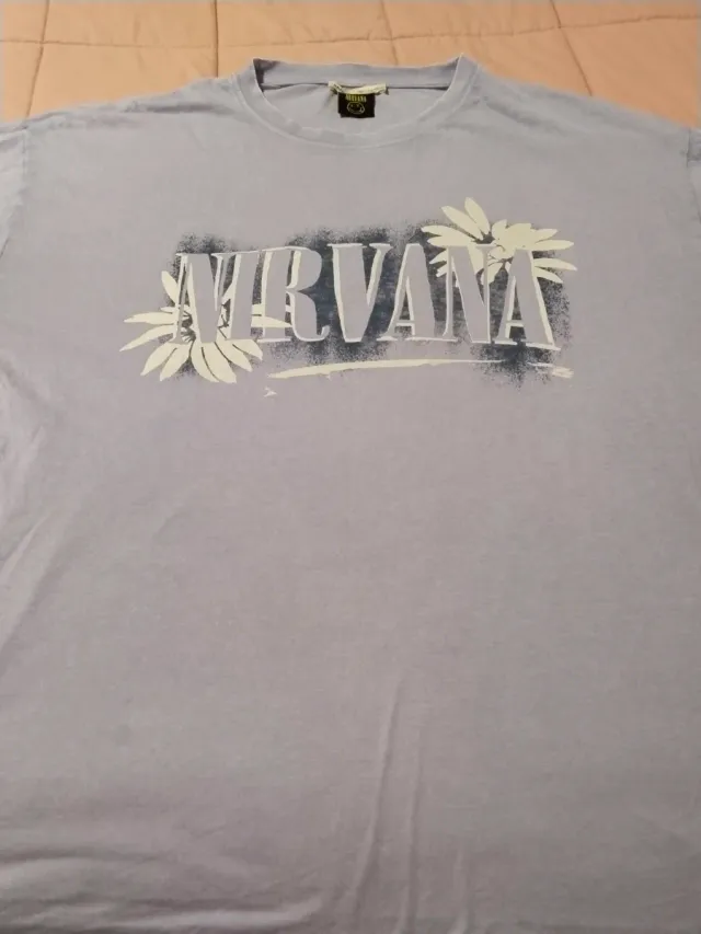 Camiseta Nirvana Lila Talla XL Pull&Bear