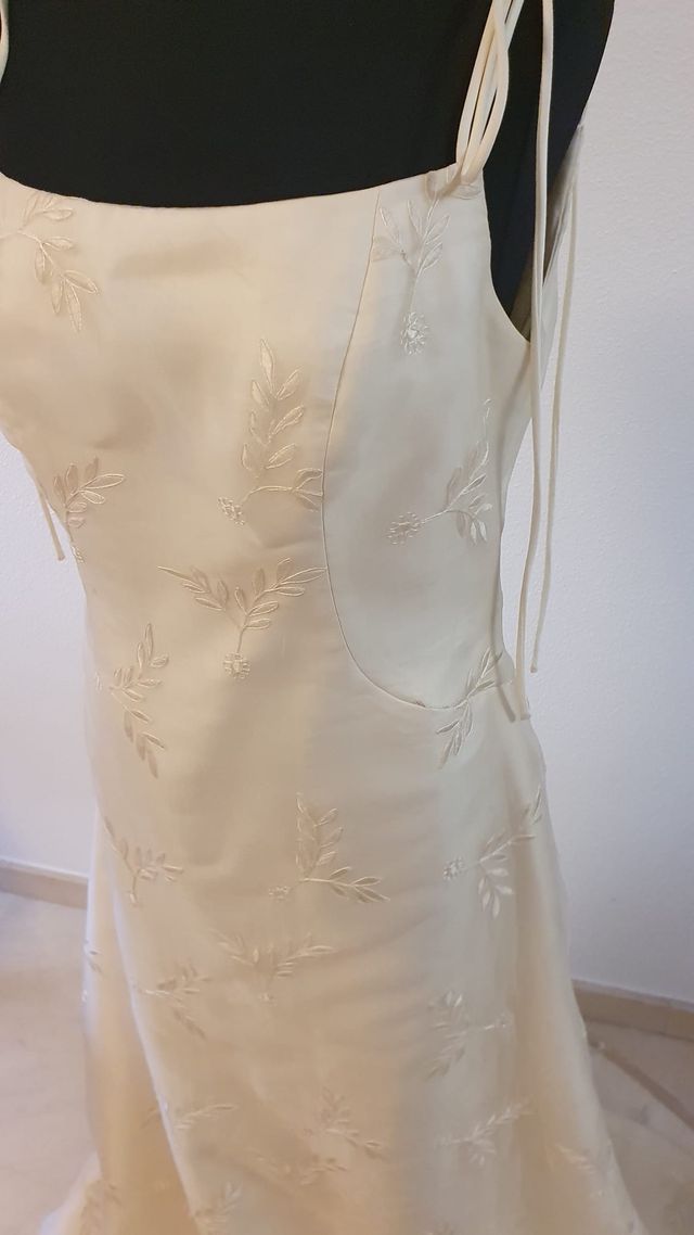 Vestido de organza bordada nuevo
