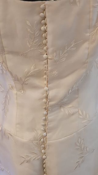 Vestido de organza bordada nuevo